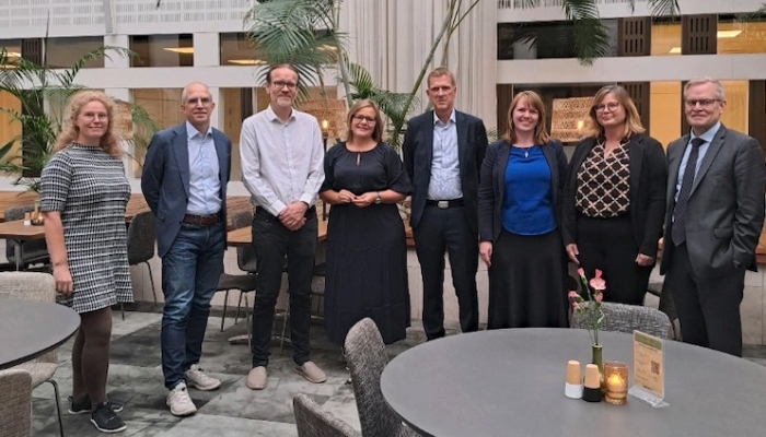 Representanterna från det digitala rådet uppradade
