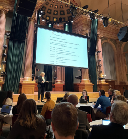 När världen gungar behöver myndigheterna stå stadig